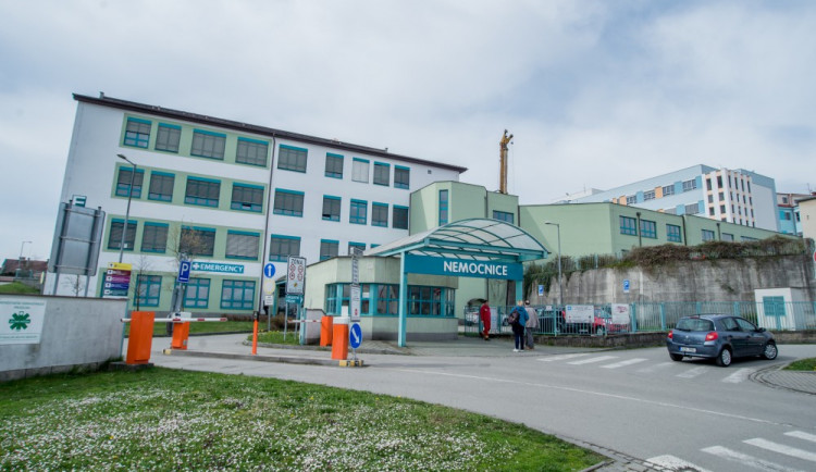 Nemocnice Jindřichův Hradec od středy ruší zákaz návštěv