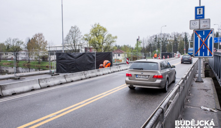 Správa a údržba silnic Jihočeského kraje opravovala také Litvínovický most v Českých Budějovicích.