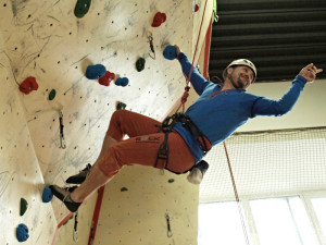 Soutěž hasičů v lezení.