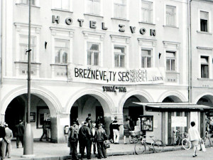 DRBNA HISTORIČKA: Hotel Zvon na náměstí představoval malé centrum aktuálních zpráv