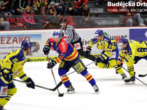 Tomáš Nouza rozjíždí jeden z motoráckých útoků