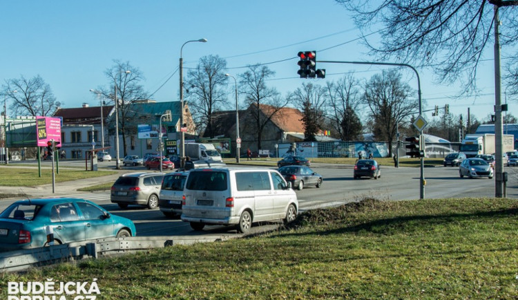 Křižovatka Dlouhá louka – Husova