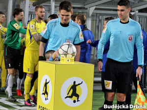 Rozhodčí si vzali na pomoc malého velkého fotbalistu