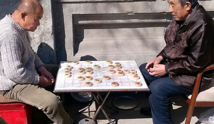 Hráči na ulici Pekingu.
