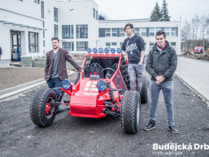 Terénní bugina studentů VŠTE