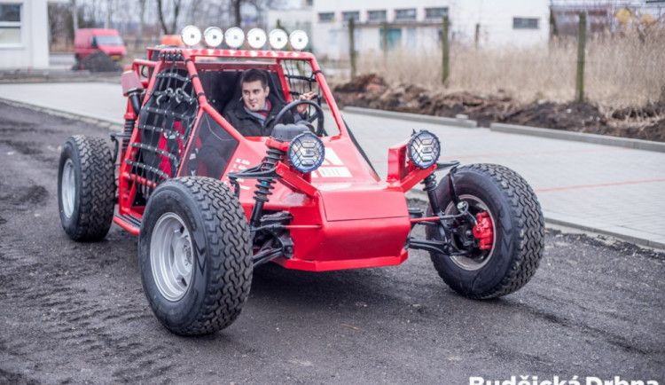 Terénní bugina studentů VŠTE