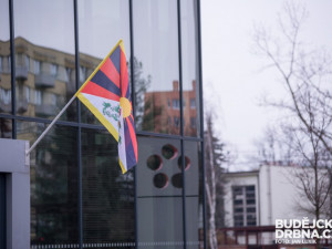 Nad Budějcemi znovu nevlaje tibetská vlajka