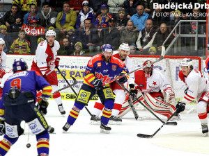 Se střelou Romana Vráblíka měl Dominik Frodl v 10. minutě co dělat