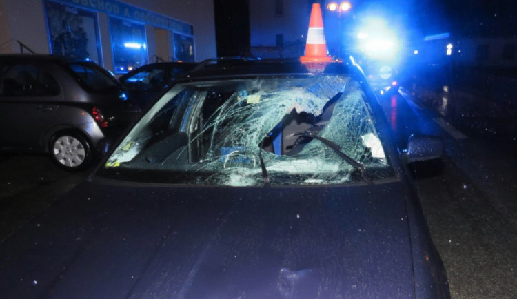 Na Strakonicku srazil automobil seniora, ten svým zraněním podlehl