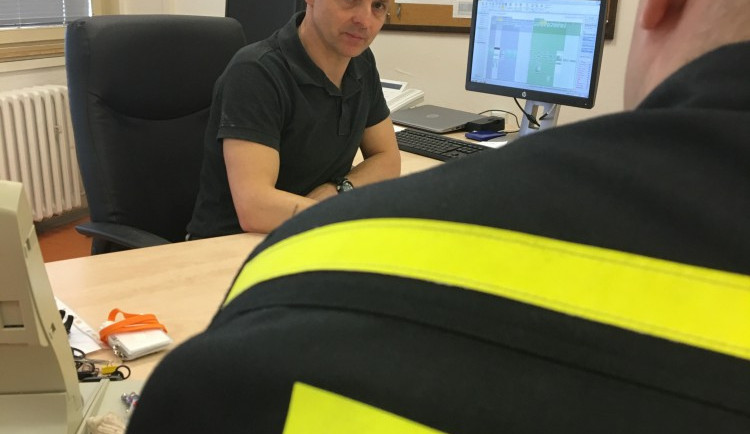 Martin Novotný během porady s veliteli směn