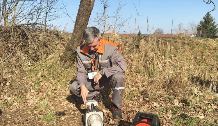 Při cvičení v Temelíne pracovníci elektrárny během kontrol odebírali vzorky vody vzduch a půdy.