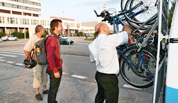 Půl roku teď na Temelín budou jezdit cyklobusy.