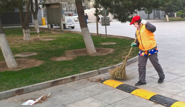 V Pekingu je zaměstnáno velké množství uklízečů