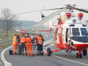 Při vážné dopravní nehodě u Plané nad Lužnicí se zranilo sedm lidí. Zasahoval i vrtulník