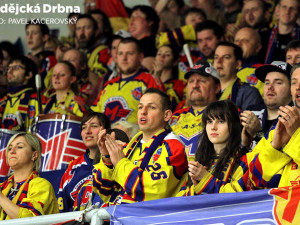 Fanoušci Motoru těsně před vyrovnávací trefou hostů