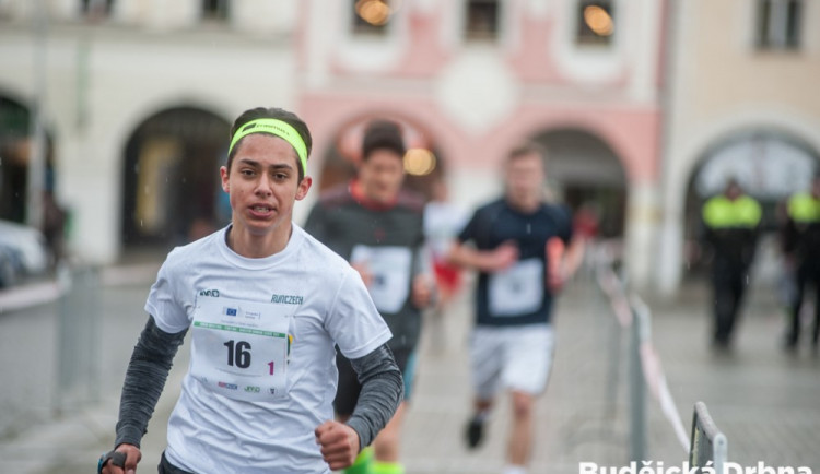 FOTO: Pro účast ve finále Juniorského maratonu si doběhli gymnazisté z Vimperku