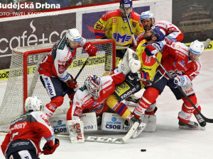 V 18. minutě mohl skórovat Filip Vlček. Pardubičtí ale byli v přesile