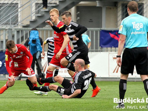 Houska padá po kontaktu s Táborským