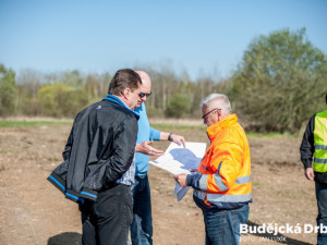 Zahájení stavby propojení dvou největších sídlišť v Českých Budějovicích, Máje a Vltavy.