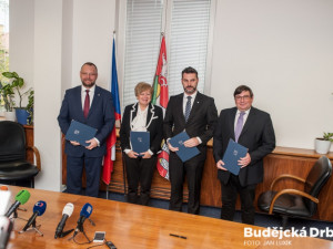 Nová krajská koalice na obzoru. ČSSD, Jihočeši 2012, KDU-ČSL a Pro Jižní Čechy podepsaly memorandum