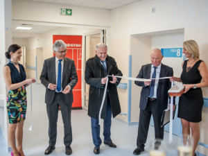 Slavnostní přestřižení pásky.