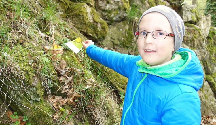 I dobře schované indicie pozornosti dětí neodolaly.