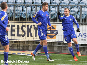 Baník poslal ve 23. minutě do dvoubrankového vedení Petr Nerad (vpravo)