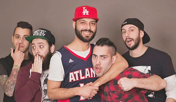 KULTURNÍ TIPY: Dorazí italská kapela Smokey Punch a v K2 to rozjede DJ Sayko