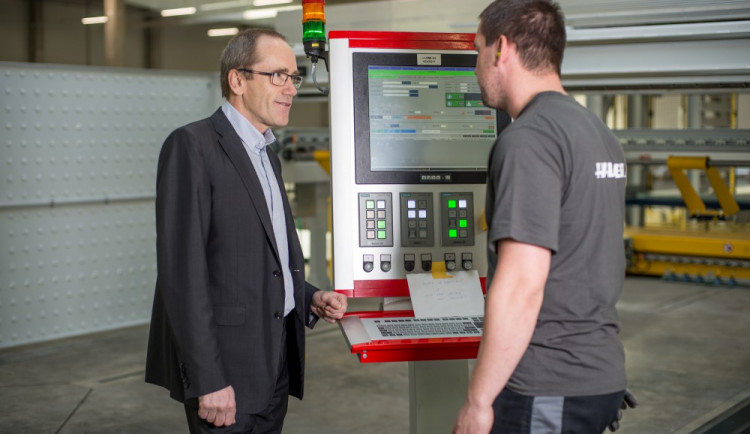 Hauser, spol. s r. o., závod v Kaplici - jednatel firmy Pavel Mrzena (vlevo).