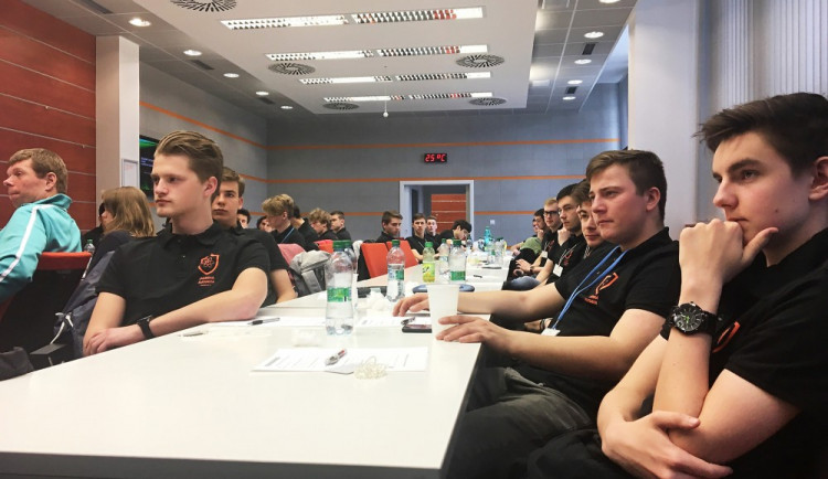 Tři desítky studentů dnes v Temelíně složily Jadernou maturitu (002)