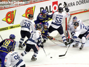 Lundqvist a Kempe se ve druhé třetině u finské branky neprosadili