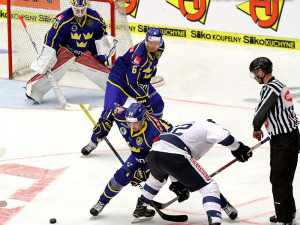 Buly před švédským gólmanem Fasthem