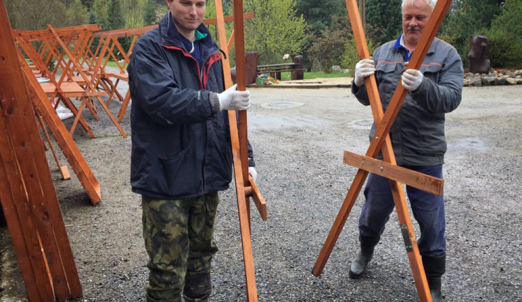 Zaměstnanci elektrárny se na jeden den stali dobrovolníky
