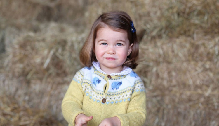 Princezna Charlotte slaví druhé narozeniny. Královská rodina zveřejnila její novou fotografii