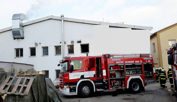 Požár ve firmě sídlící na Rudolfovské třídě v Českých Budějovicích.