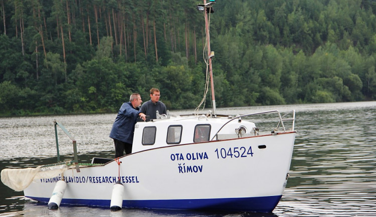 Monitoring na přehradě Římov na Českobudějovicku.