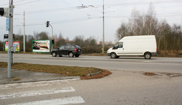 Na budějcké křižovatce ulic Strakonická a Husova ubyly dočasně jízdní pruhy
