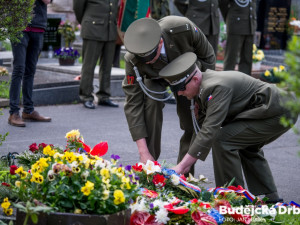 Uctění památky konce druhé světové války na hřbitově svaté Otýlie v Českých Budějovicích.
