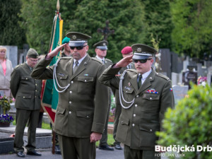 Uctění památky konce druhé světové války na hřbitově svaté Otýlie v Českých Budějovicích.
