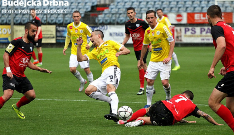 Hostující Aleš Nešický posílá k zemi Jakuba Peška