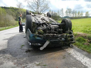 Dopravní nehoda v Jeníně u Dolního Dvořiště.