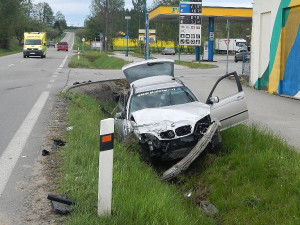 Srážka dvou aut v Jindřichově Hradci.