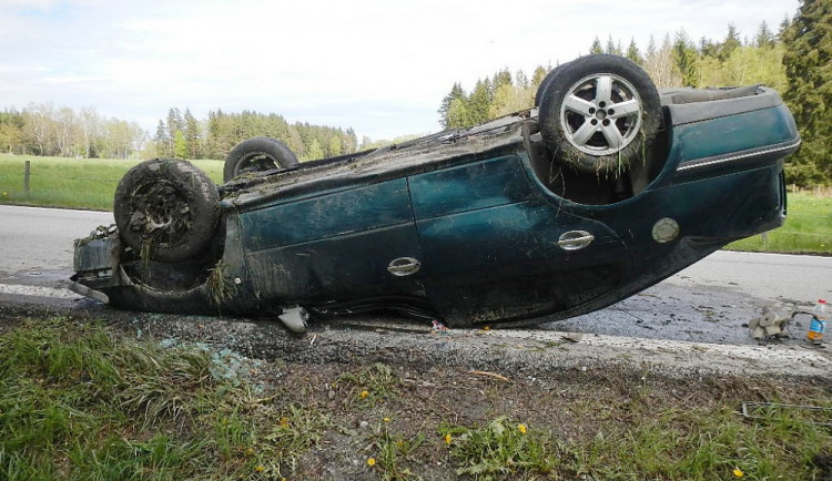 Dopravní nehoda v Jeníně u Dolního Dvořiště.