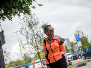 Kilovník před nákupním centrem Géčko v Českých Budějovicích.