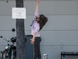 Kilovník před nákupním centrem Géčko v Českých Budějovicích.