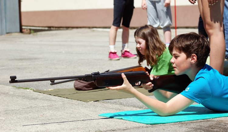 Mladý záchranář v akci.