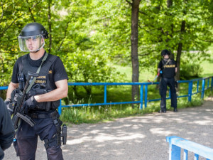 Policie na několik hodin uzavřela budějcký park. Hledala prý ozbrojenou osobu.