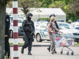 AKTUALIZOVÁNO: Policie na několik hodin uzavřela budějcký park. Hledala prý ozbrojenou osobu