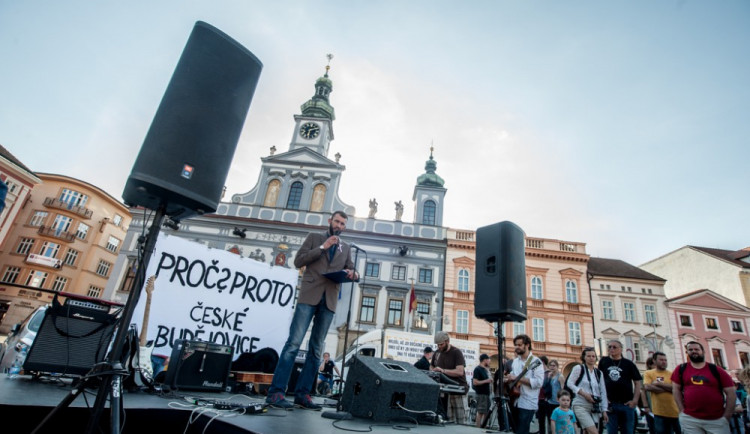 Českobudějovická protestní akce Je to na nás. Proč? Proto!