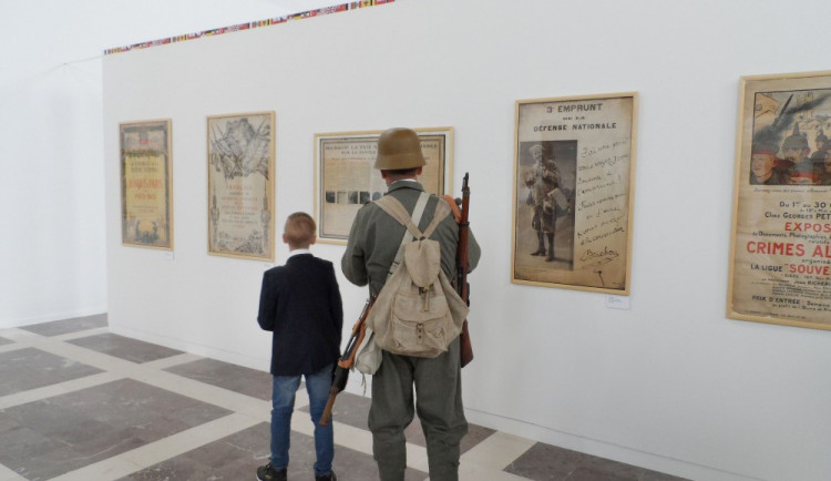 Alšova jihočeská galerie v Hluboké vystavuje „Válečné plakáty 1914 – 1918“